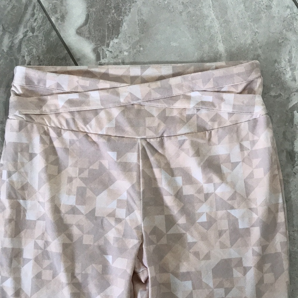 PEONY & ME Light Pink Geo Ombre Print Twist Mesh Panel Legging’s | S